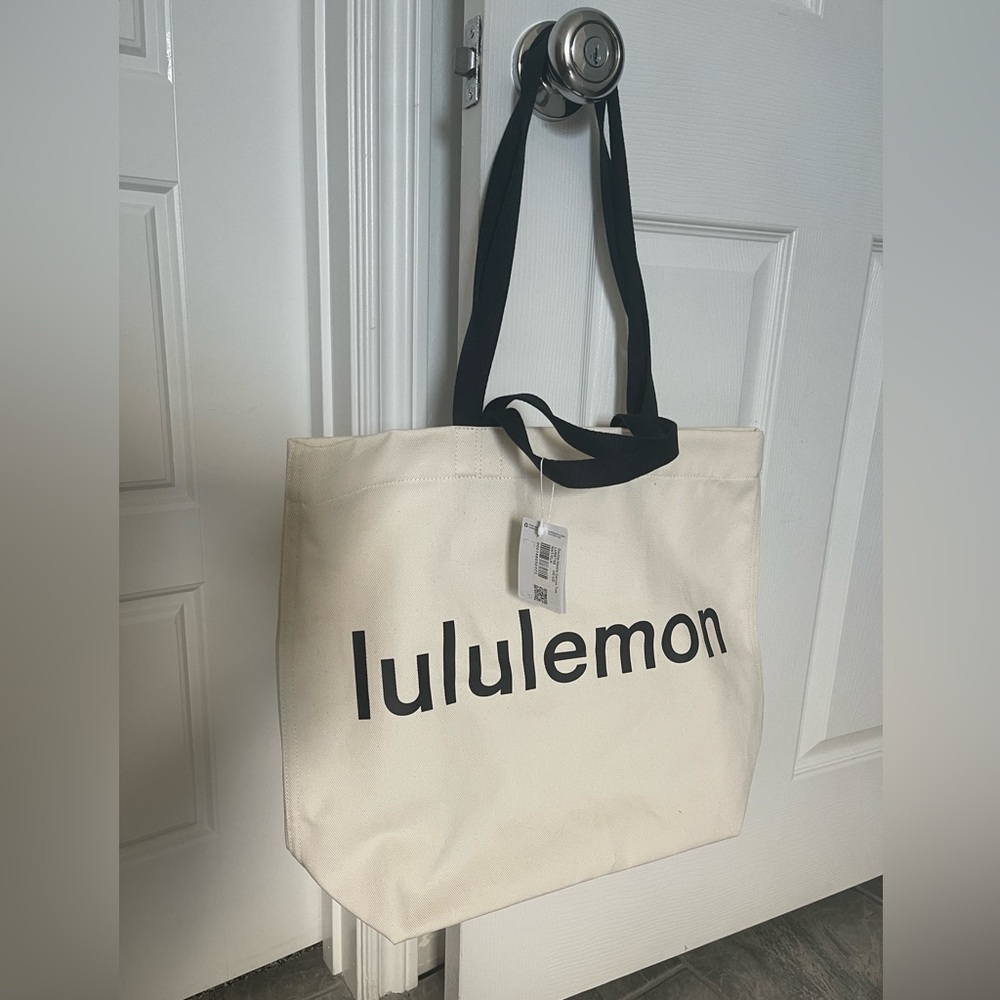 Lululemon canvas bad with tag
